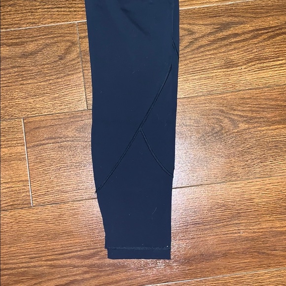 Navy high wasted lulus - Picture 4 of 4